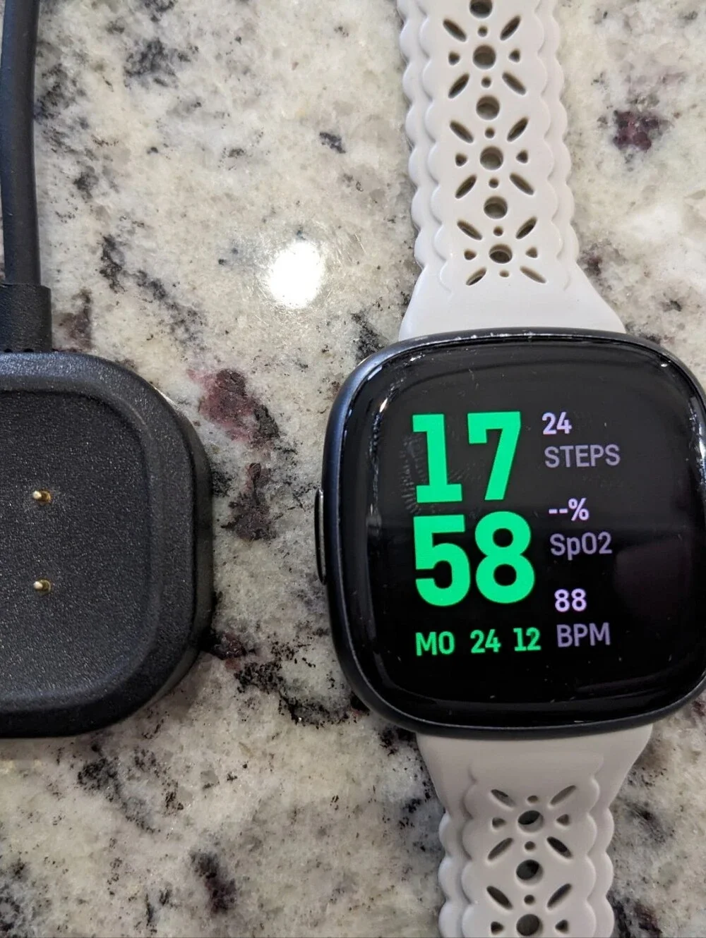 Fitbit Versa 4 Smartwatch & Silicone Band Bundle